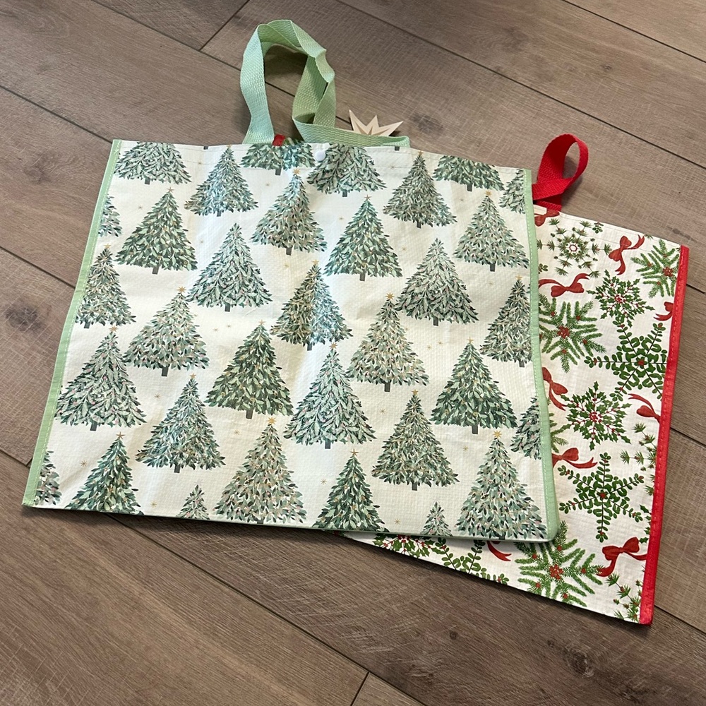 Homegoods TJMaxx Marshalls Christmas Tree & Snowflake Bow Tote Bags Set of 2